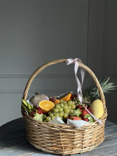 Корзина с фруктами