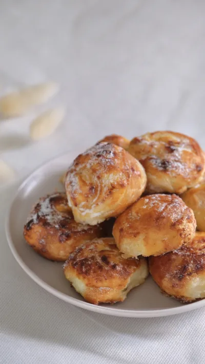 Круассаны с творогом и изюмом