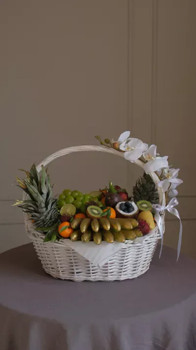 Корзина с фруктами